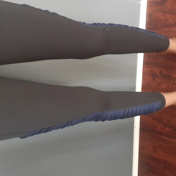 Athleta black blue ankle crop Leggings size xs - Picture 6 of 14